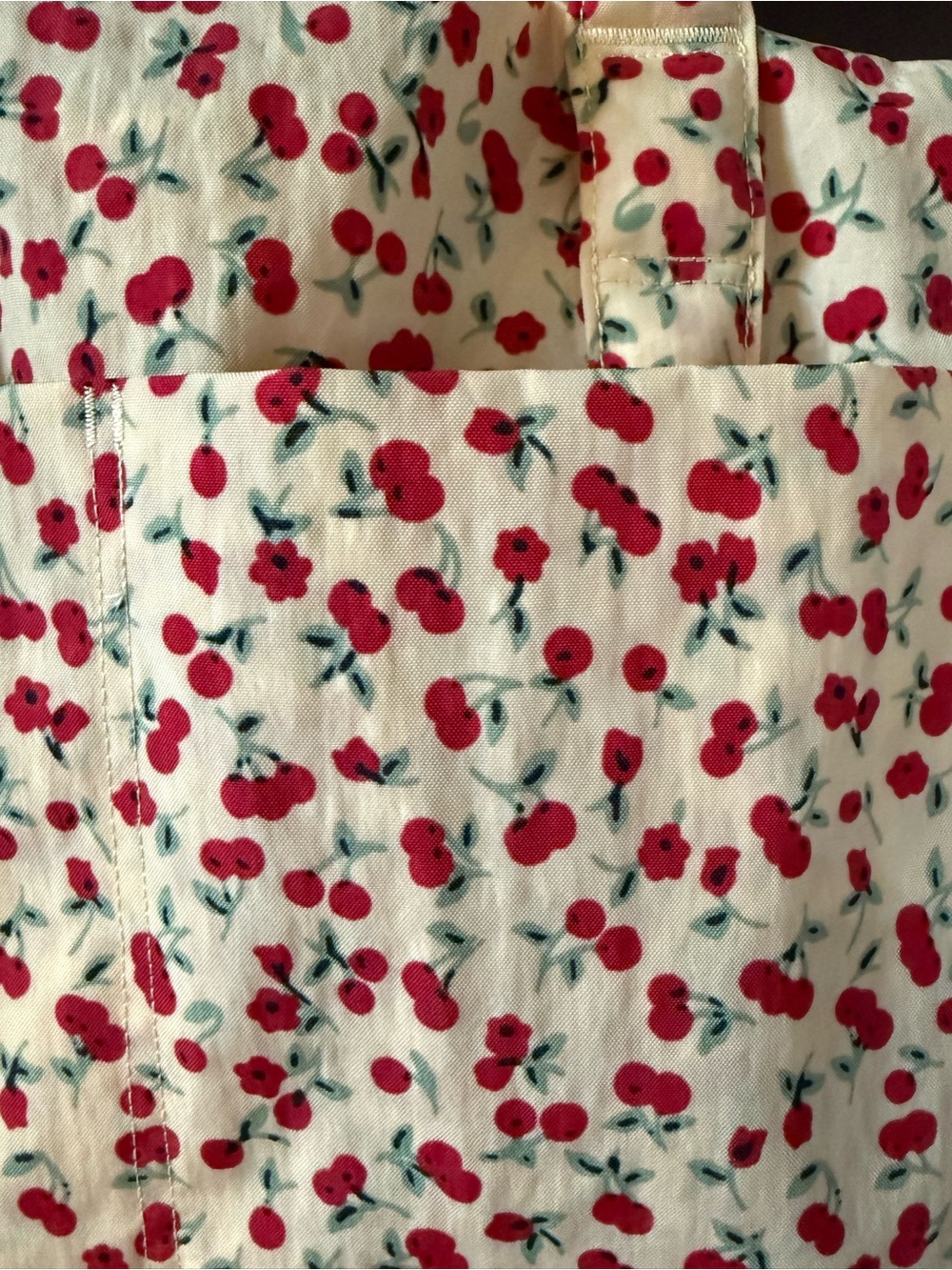 BAGGU Cherry Land Print Small Cloud Tote - Picture 4 of 4